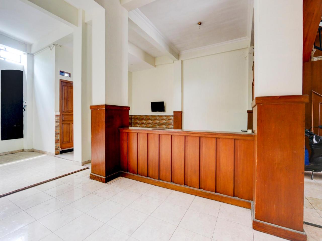 Griya Nira 3 Syariah Putri by OYO Rooms