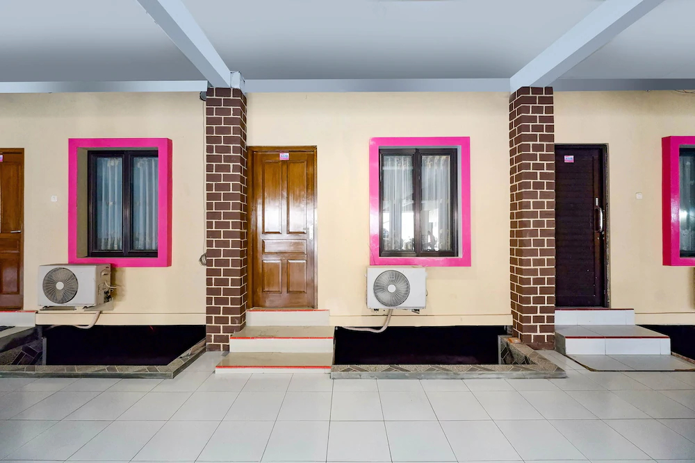 Hotel H&W Solo by OYO Rooms