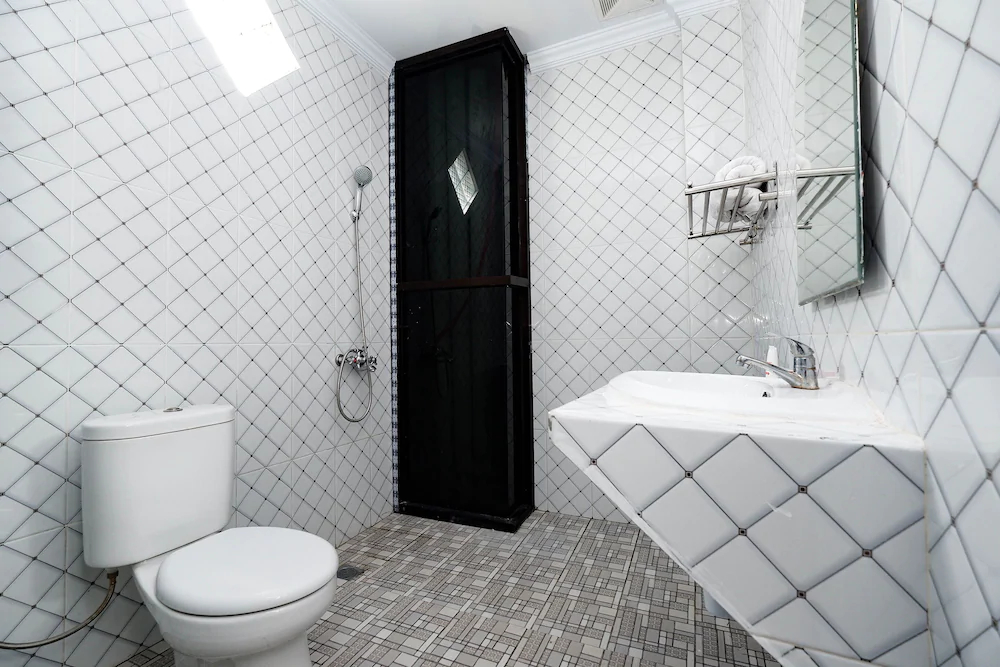 Hotel H&W Solo by OYO Rooms