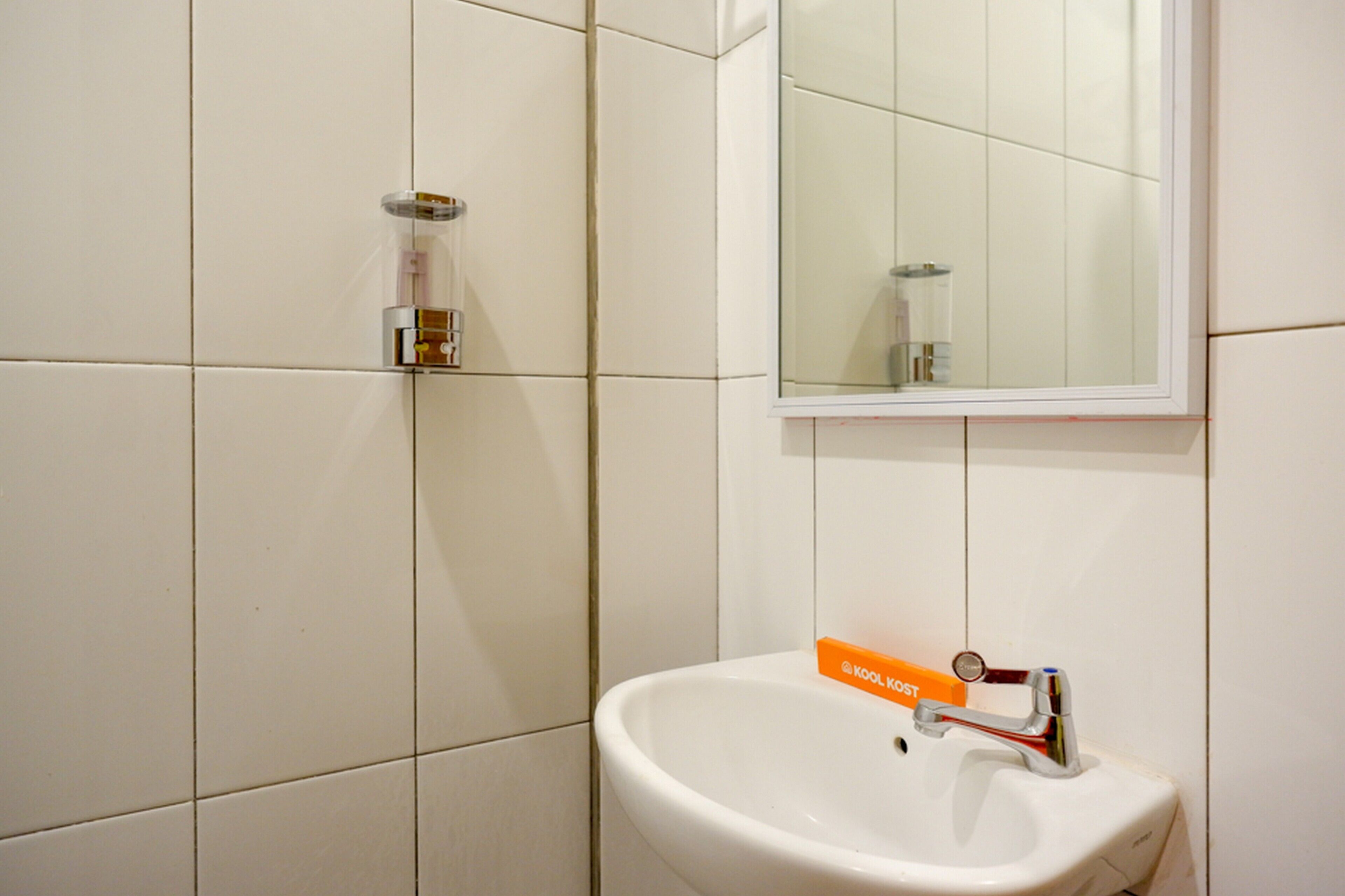 Inep Kayu Jebres by Reddoorz