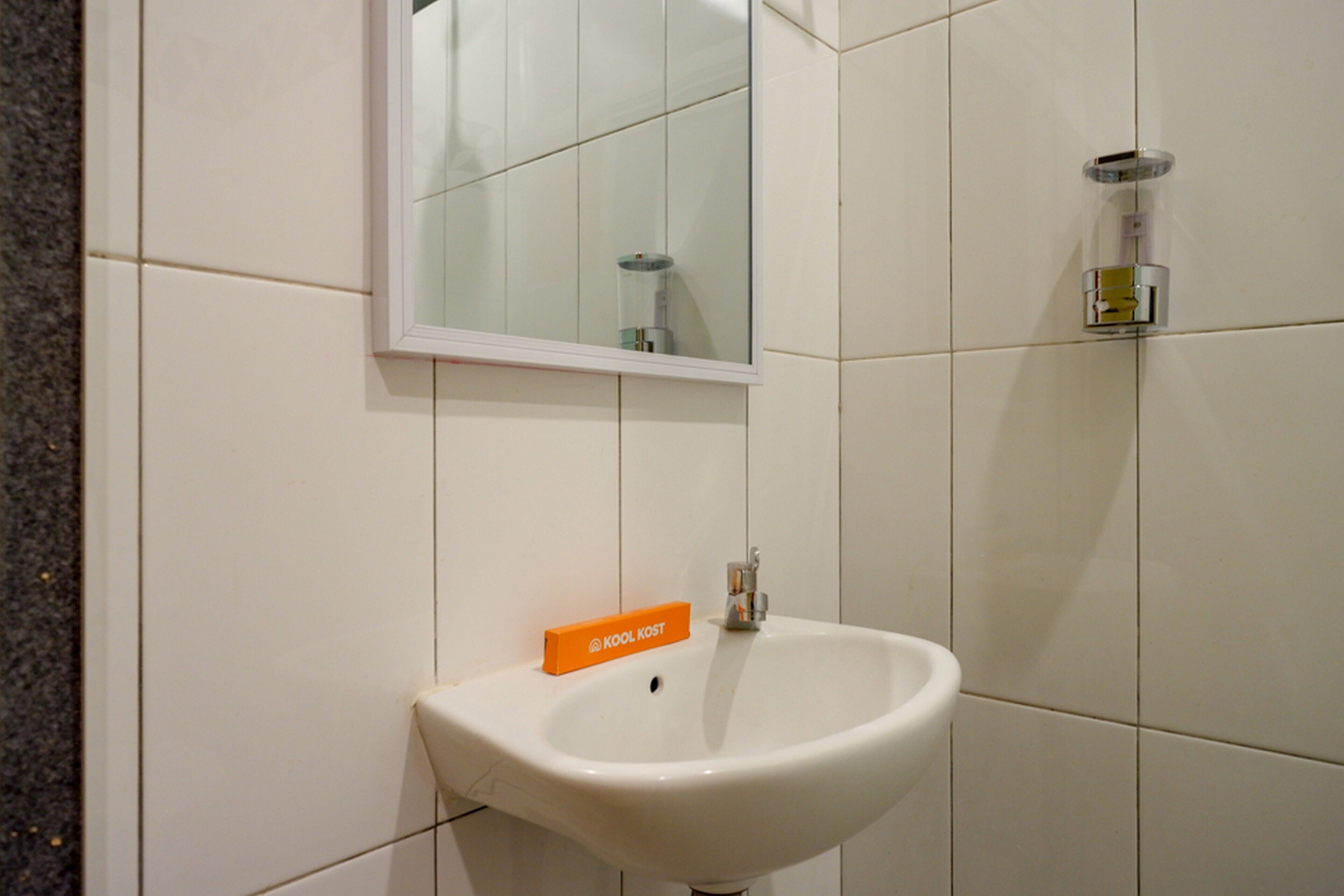 Inep Kayu Jebres by Reddoorz