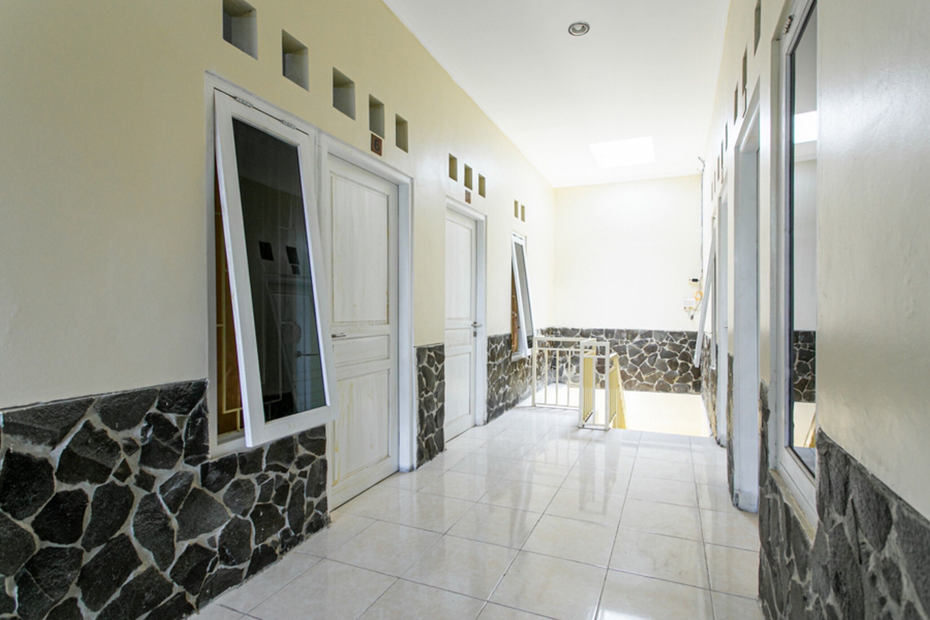 Kost Griya Hotasi by Reddoorz