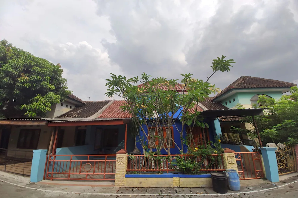 Omah Jenitra Syariah by OYO Rooms