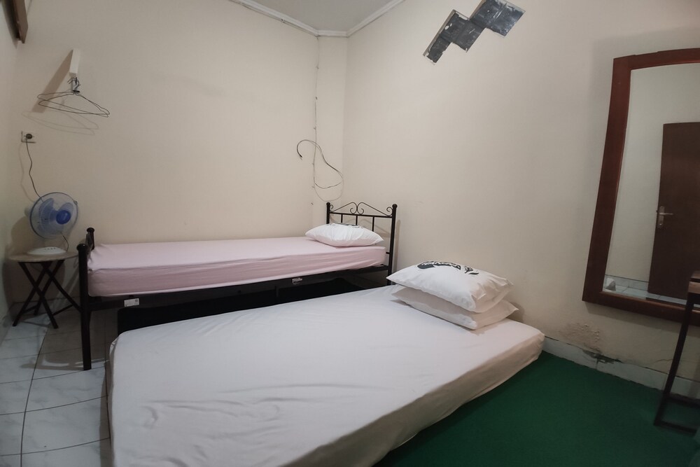 Omah Jenitra Syariah by OYO Rooms