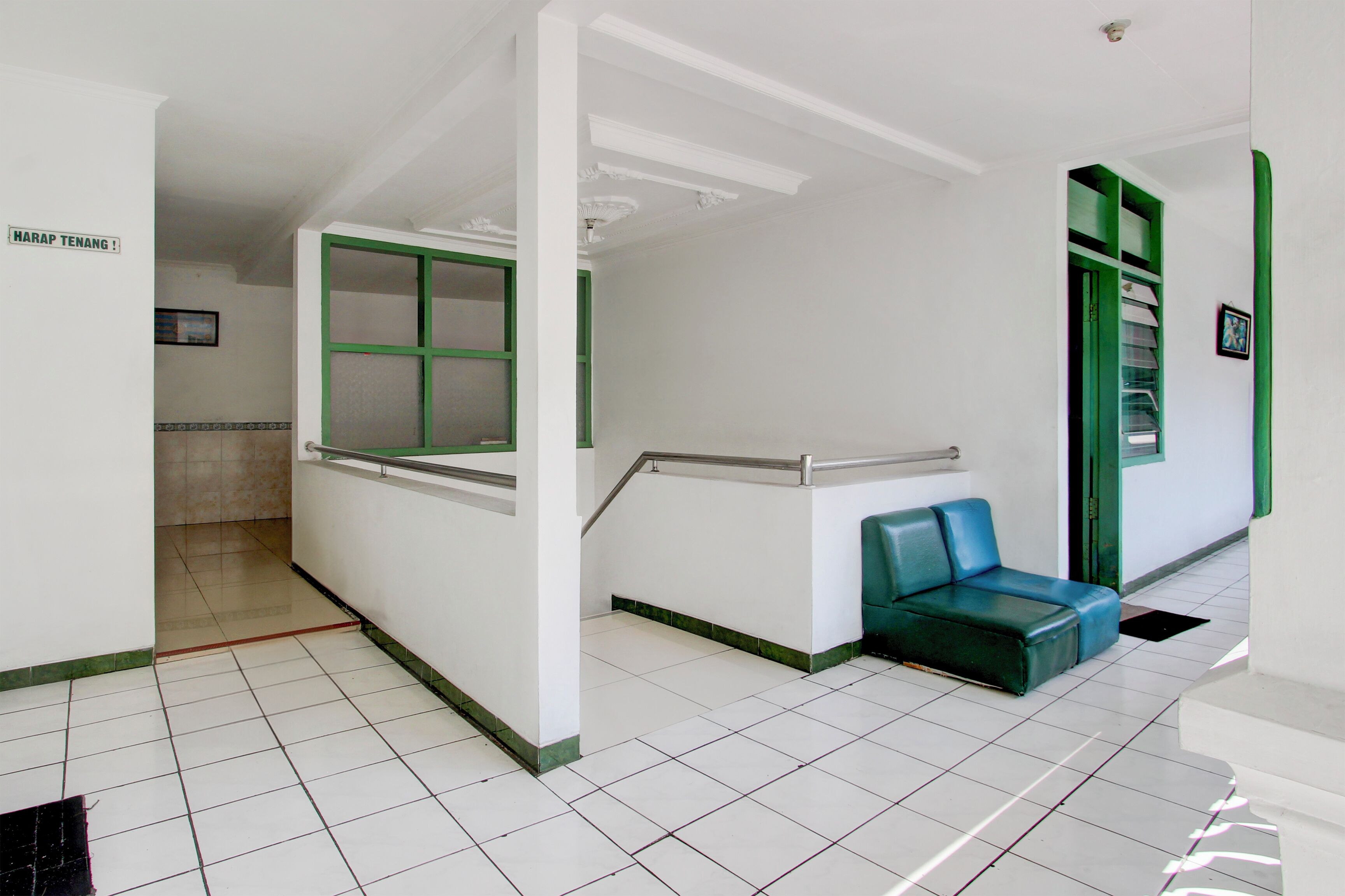 OYO 94082 Hotel Gurita