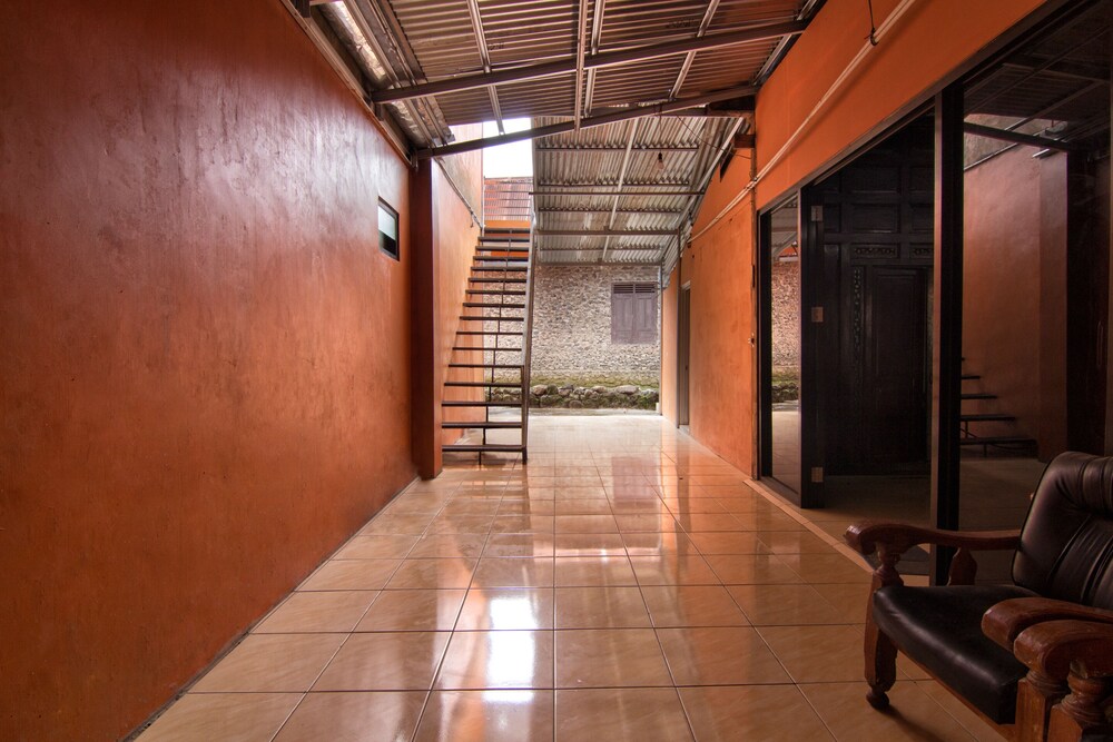 Pondok Wisata Sri Widodo by OYO Rooms