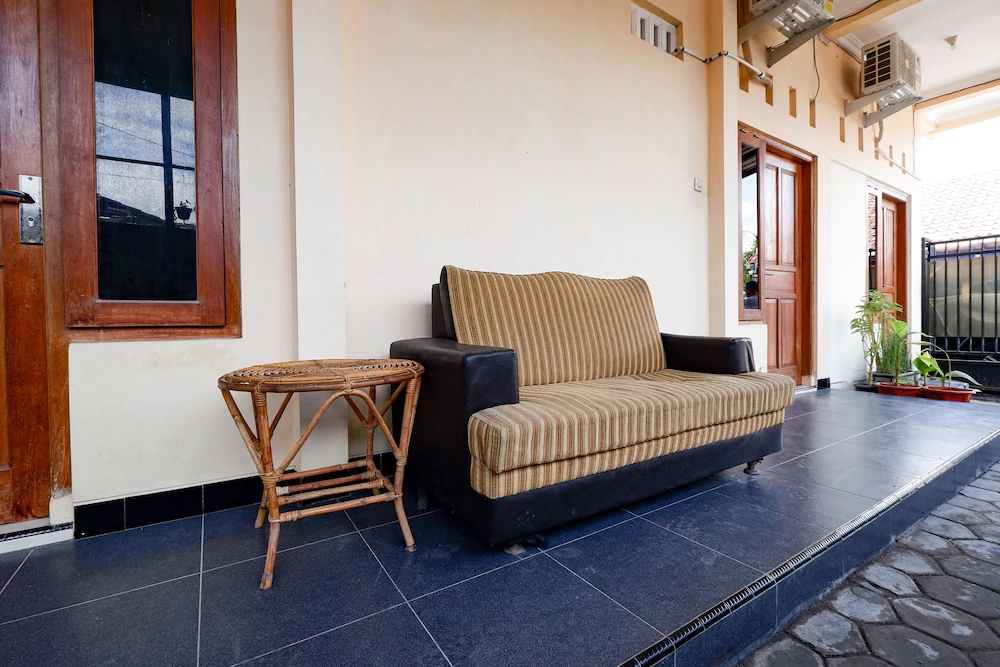 Santana Guest House by OYO Rooms