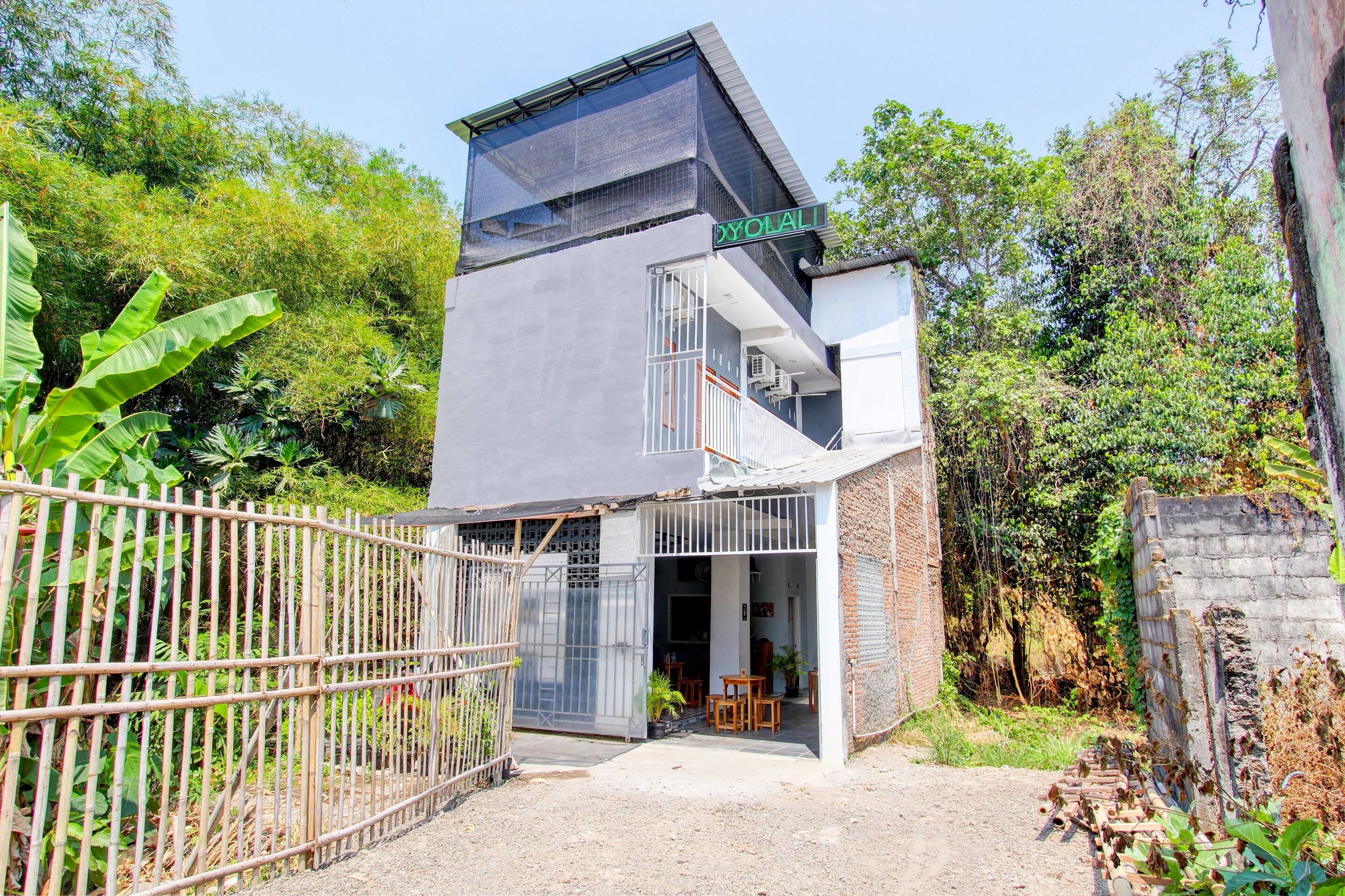 Soren Hotel And Coffee By Oyo