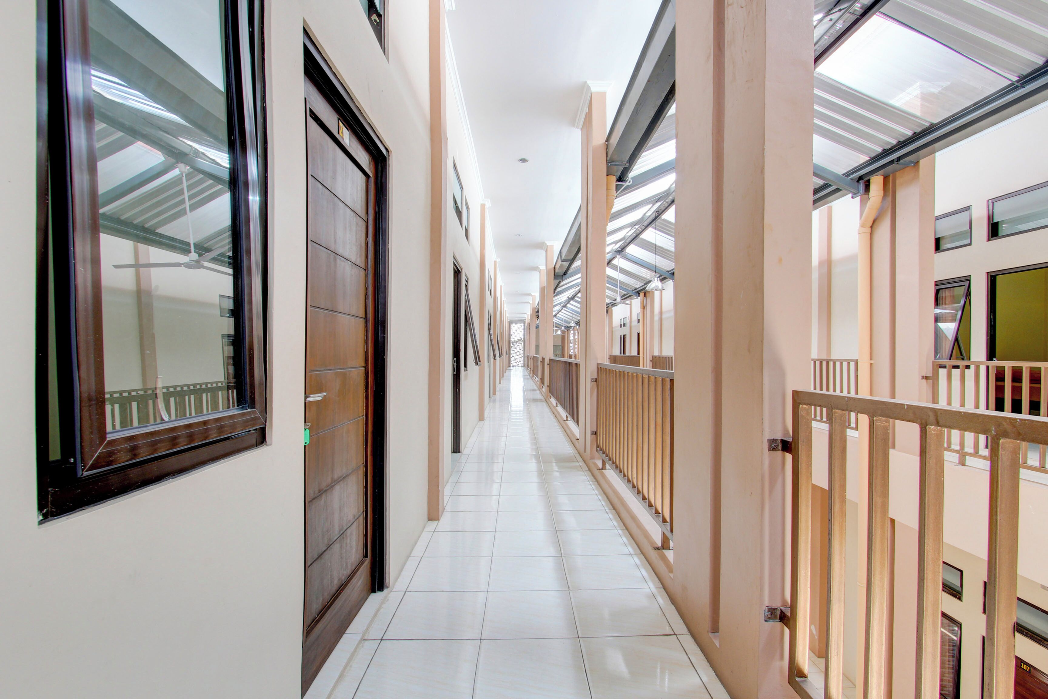 Spot On 93245 Guet House Mulia Dua Syariah