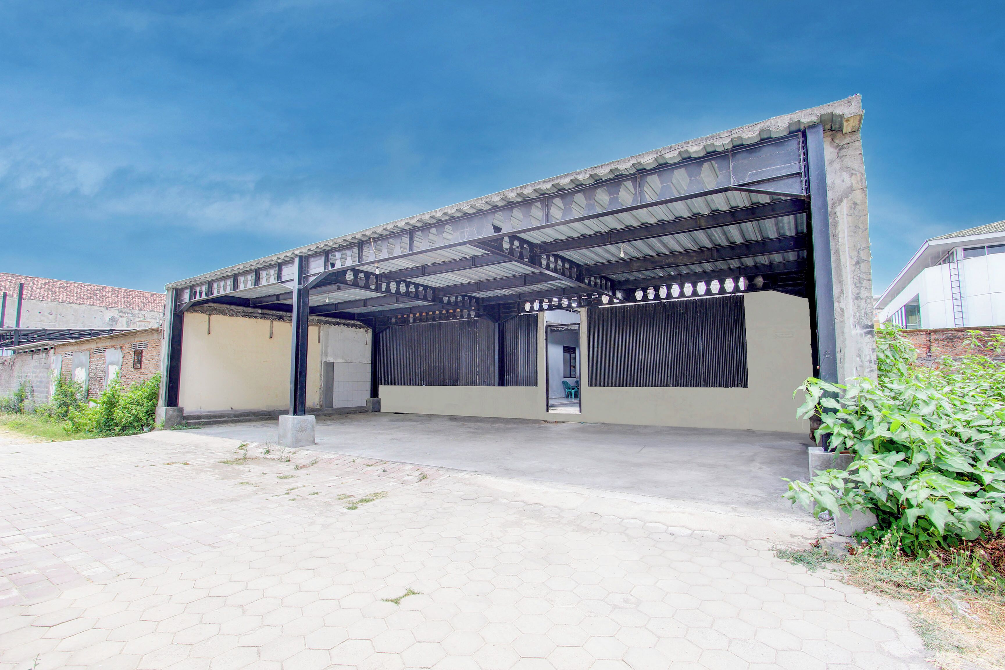 Spot On 93245 Guet House Mulia Dua Syariah