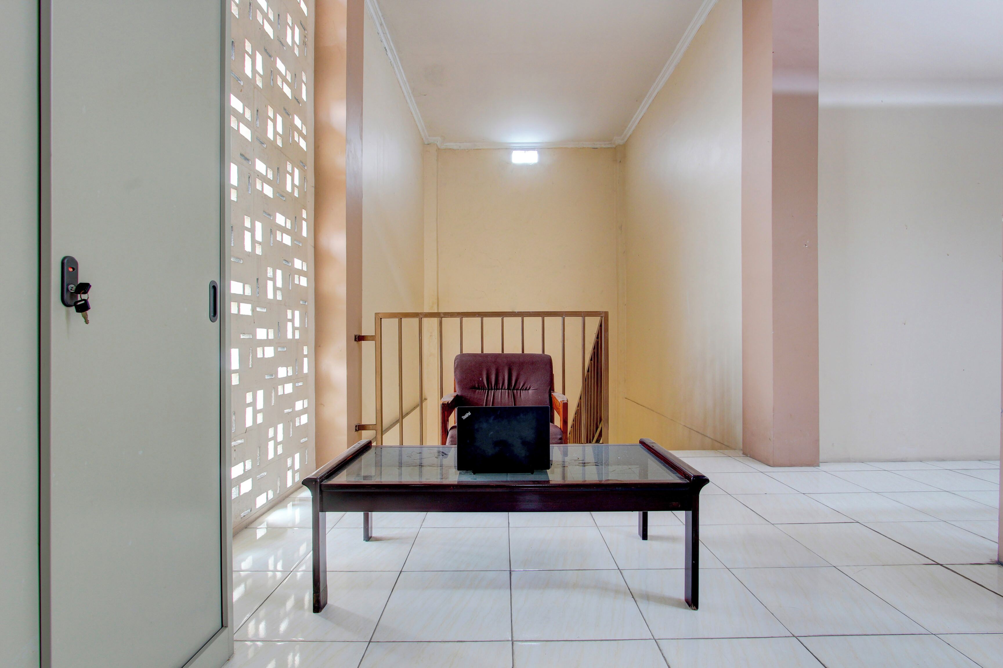 Spot On 93245 Guet House Mulia Dua Syariah