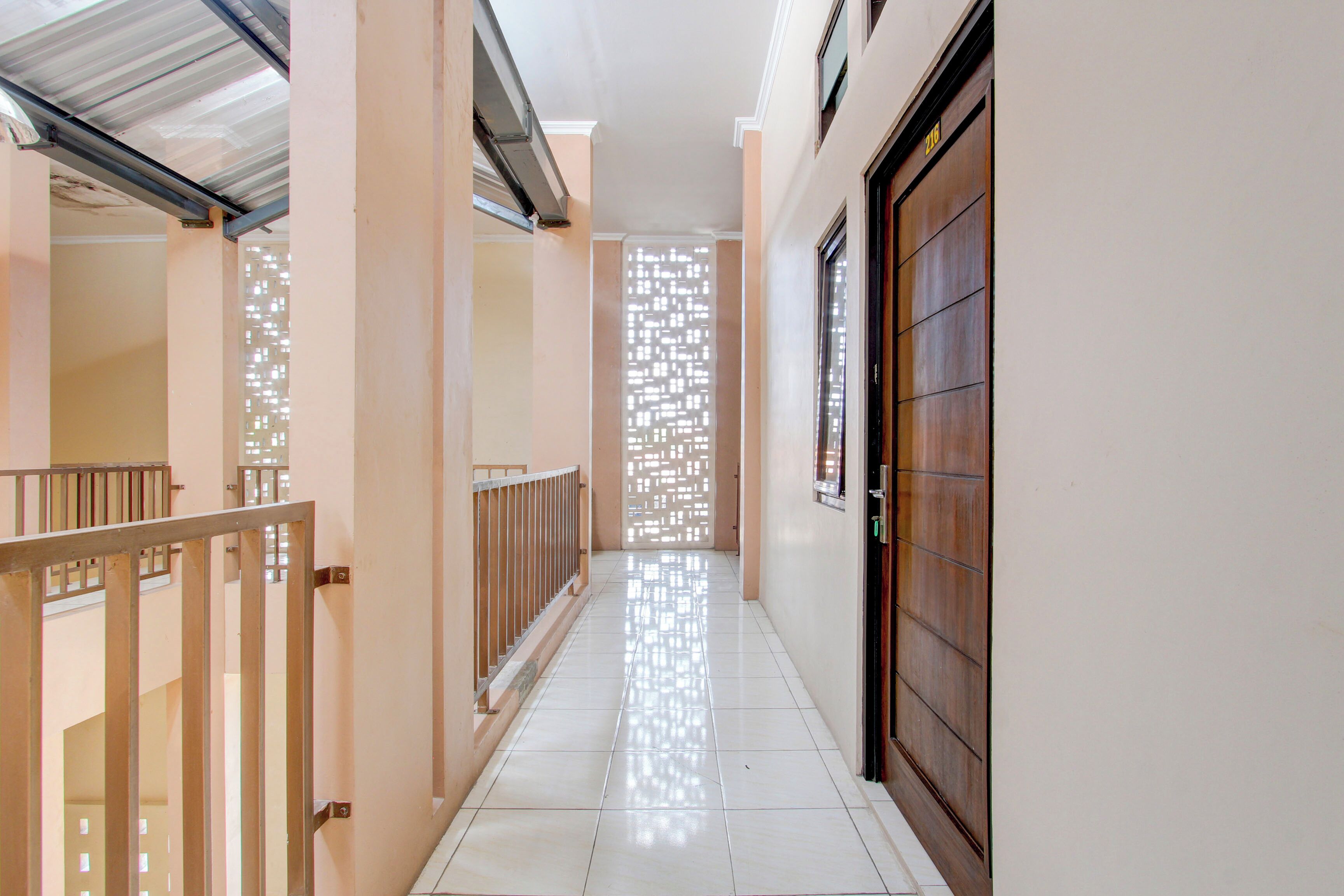 Spot On 93245 Guet House Mulia Dua Syariah