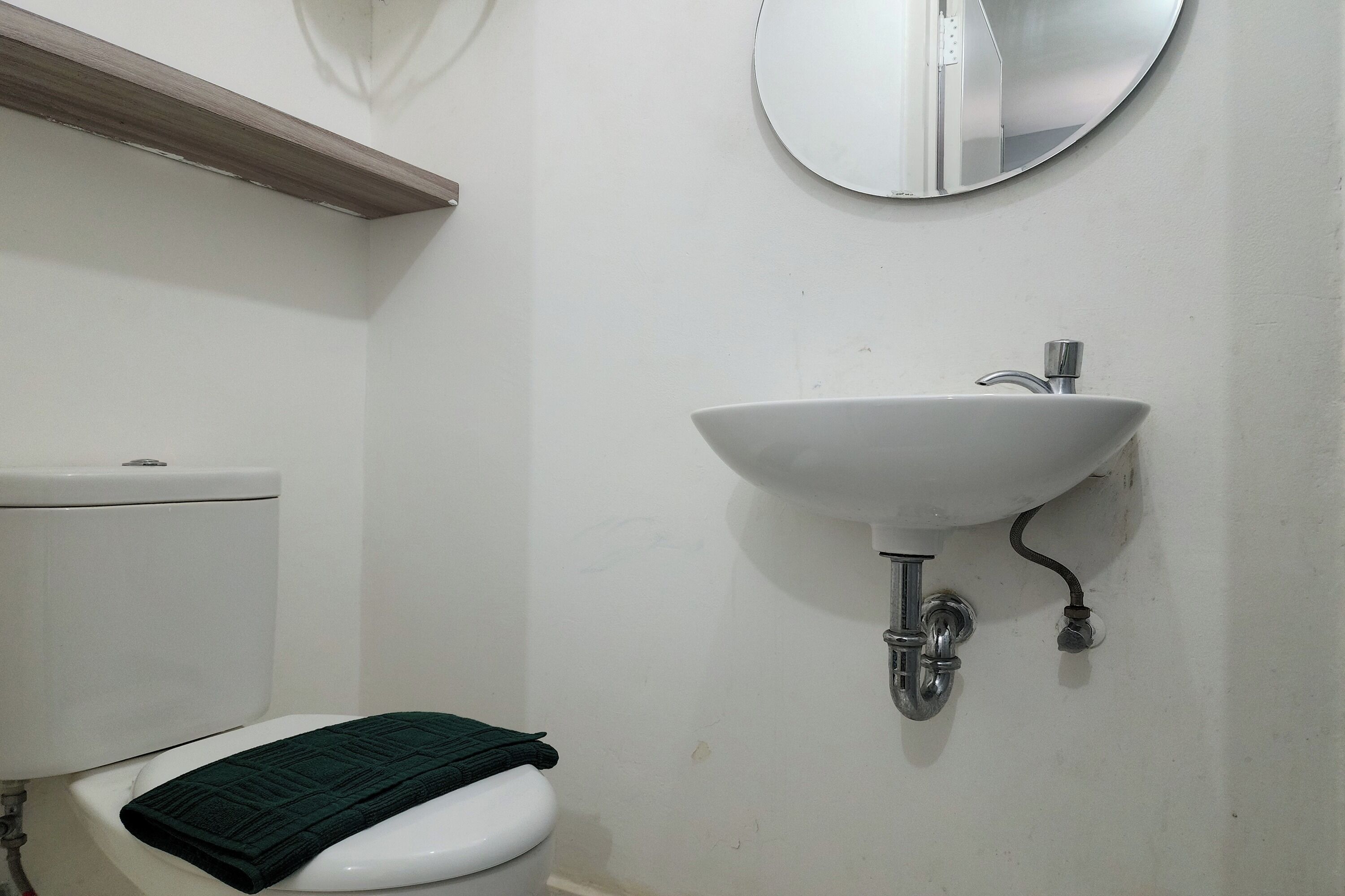 Barata Hotel Near Bandara Soekarno Hatta