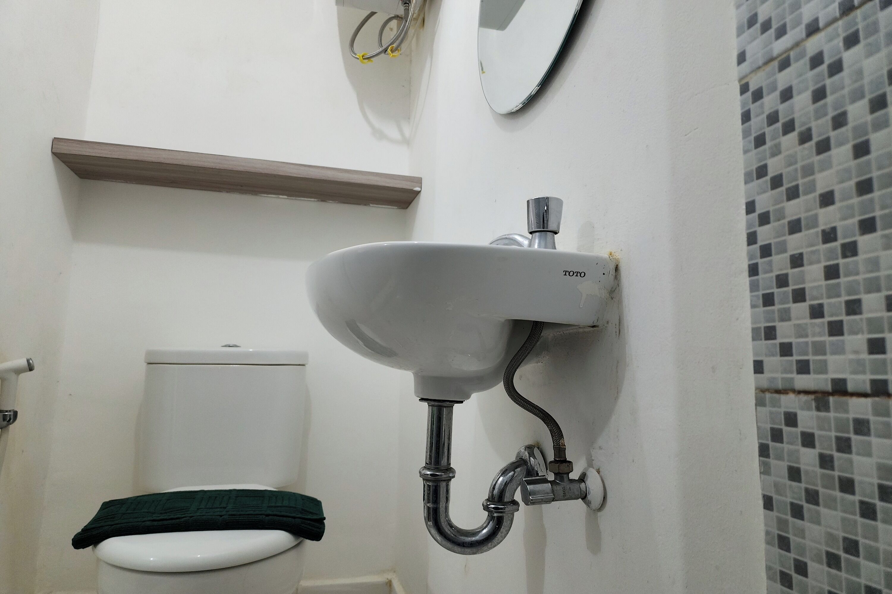 Barata Hotel Near Bandara Soekarno Hatta