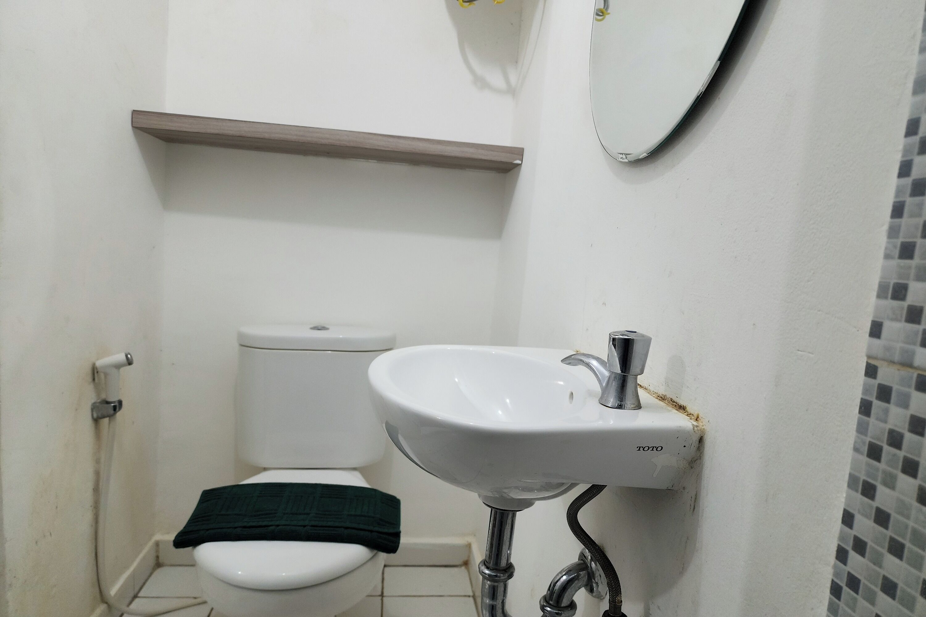 Barata Hotel Near Bandara Soekarno Hatta