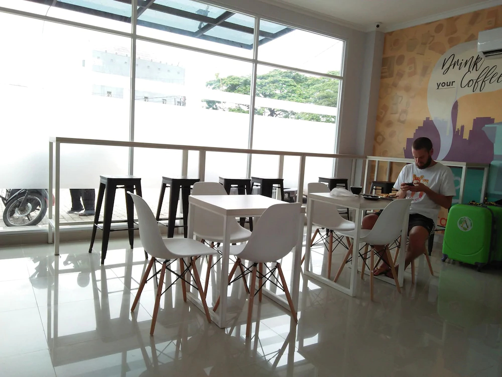 Central Front One Inn Jakarta Airport