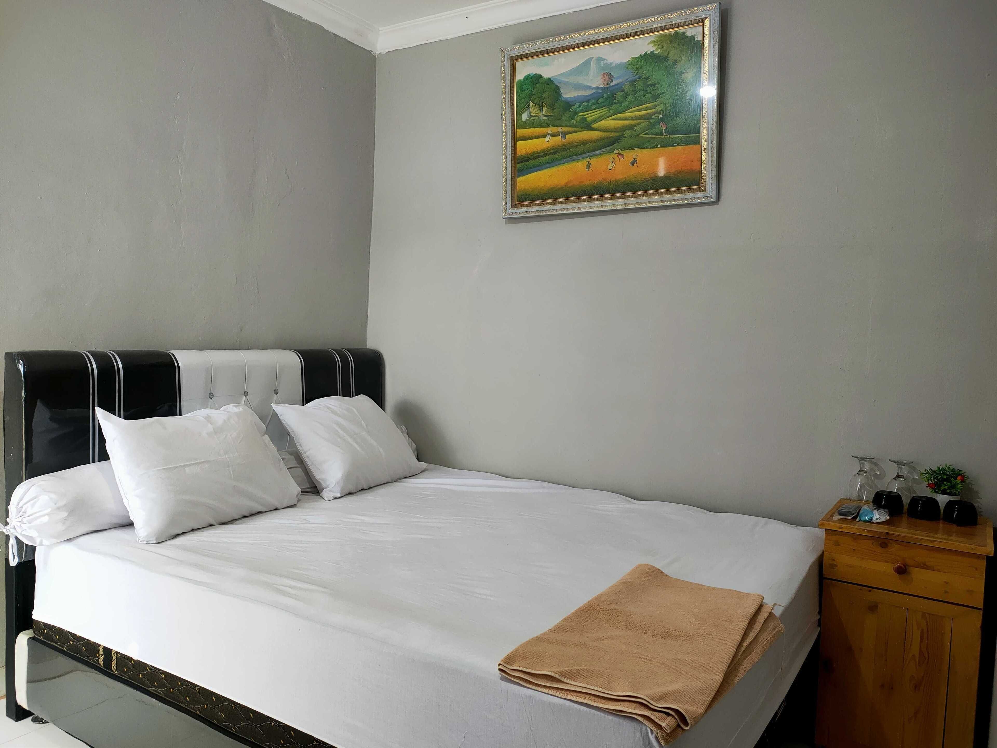 Express O 91277 Atiq Homestay Syariah