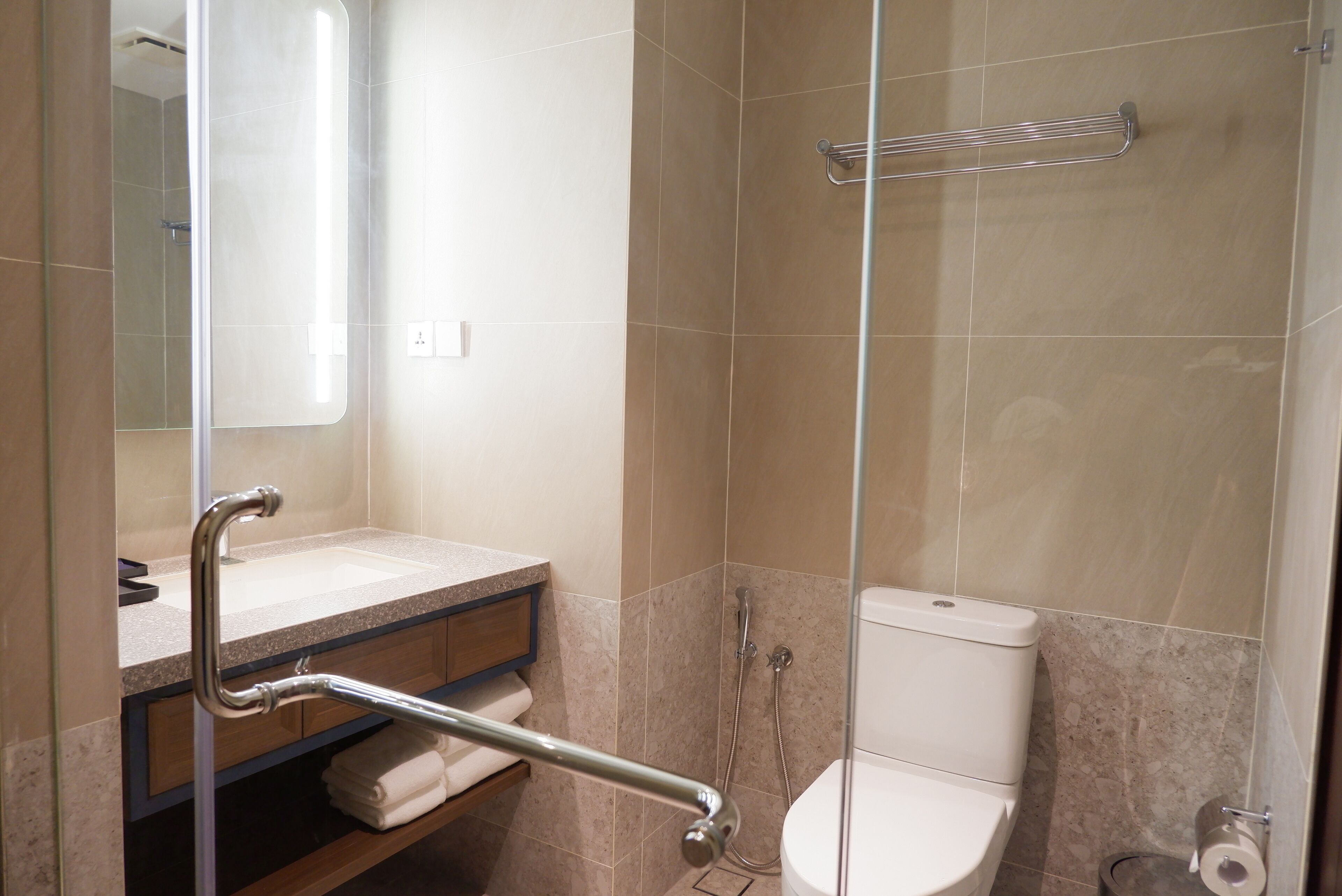 Grand Anara Airport Hotel