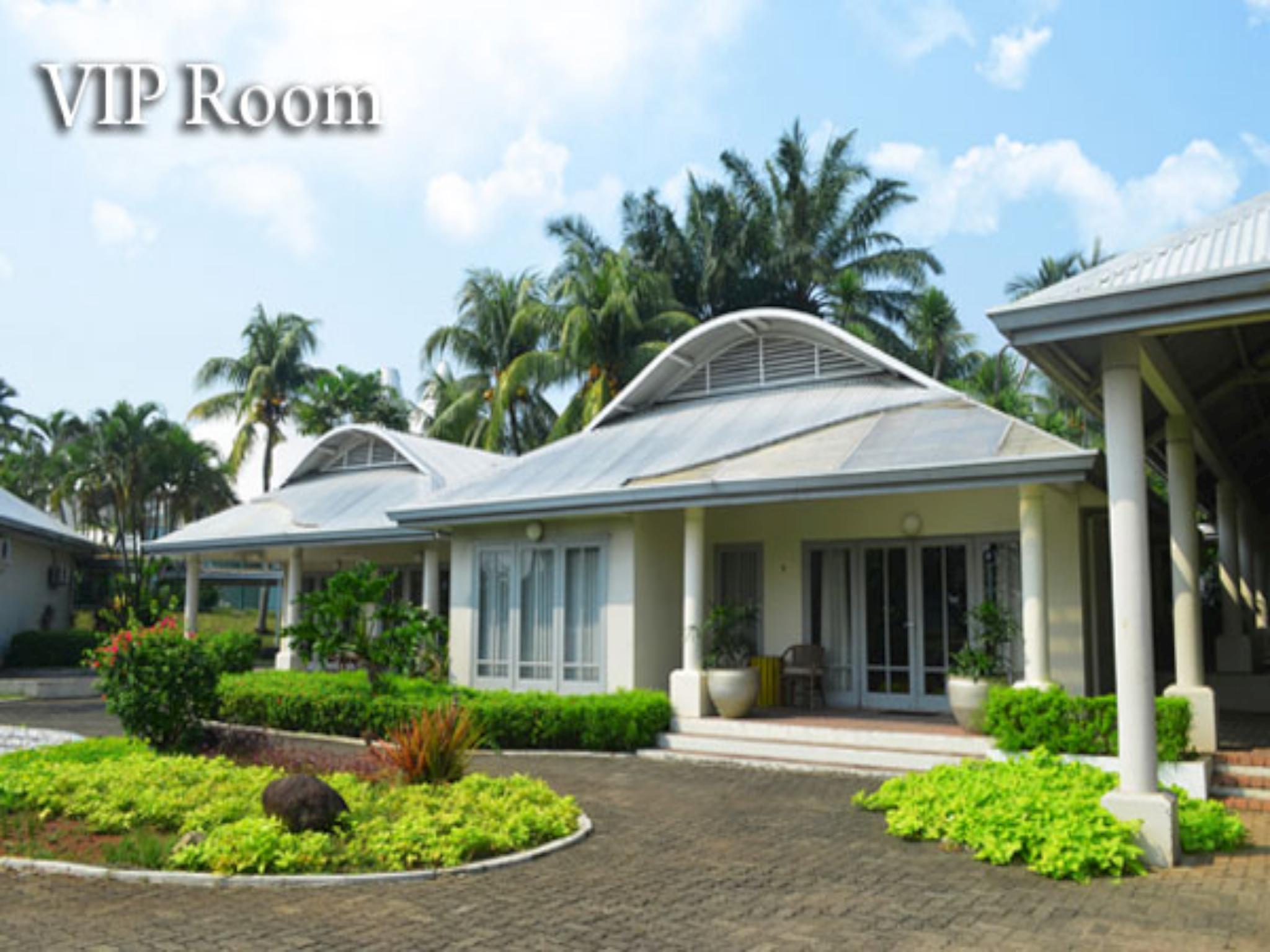 Padang Golf Modern