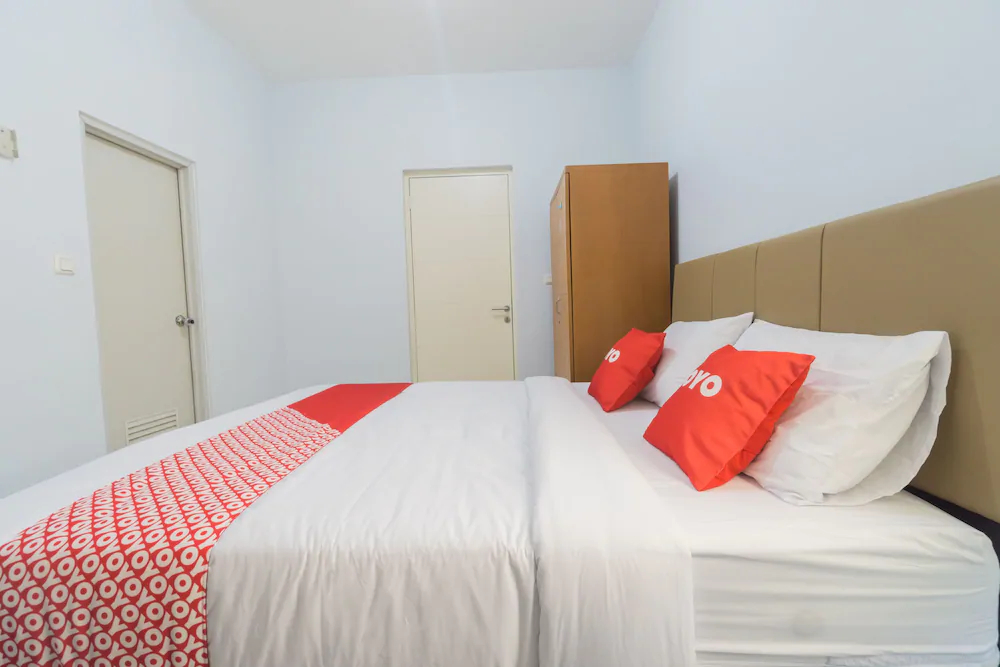 Rotterdam Guest House by OYO