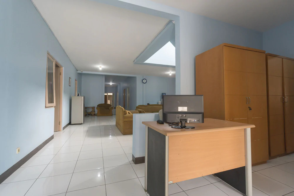 Rotterdam Guest House by OYO