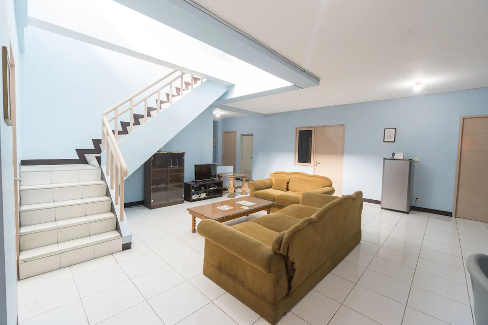 Rotterdam Guest House by OYO