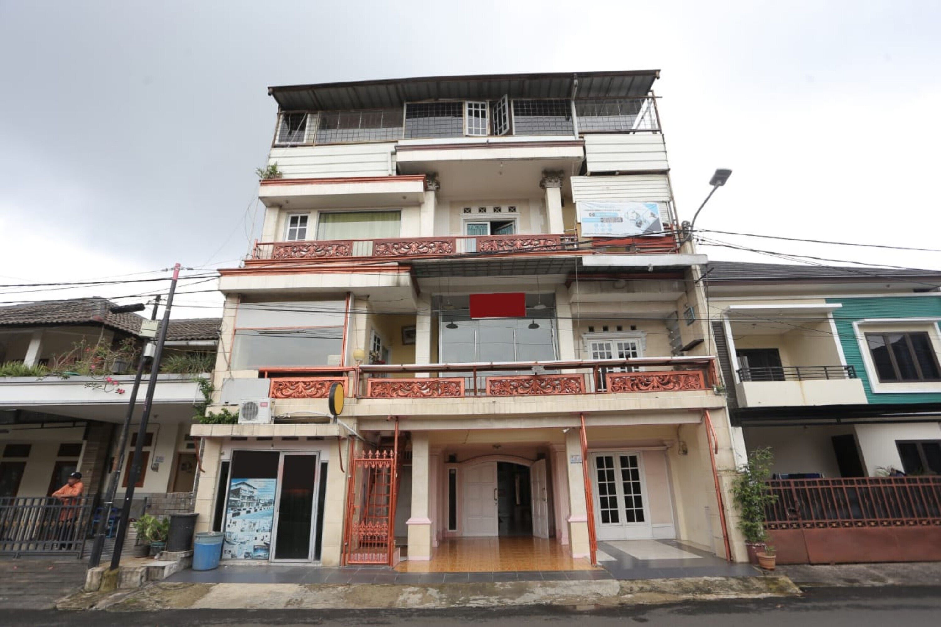 SPOT ON 93610 Syariah Homestay