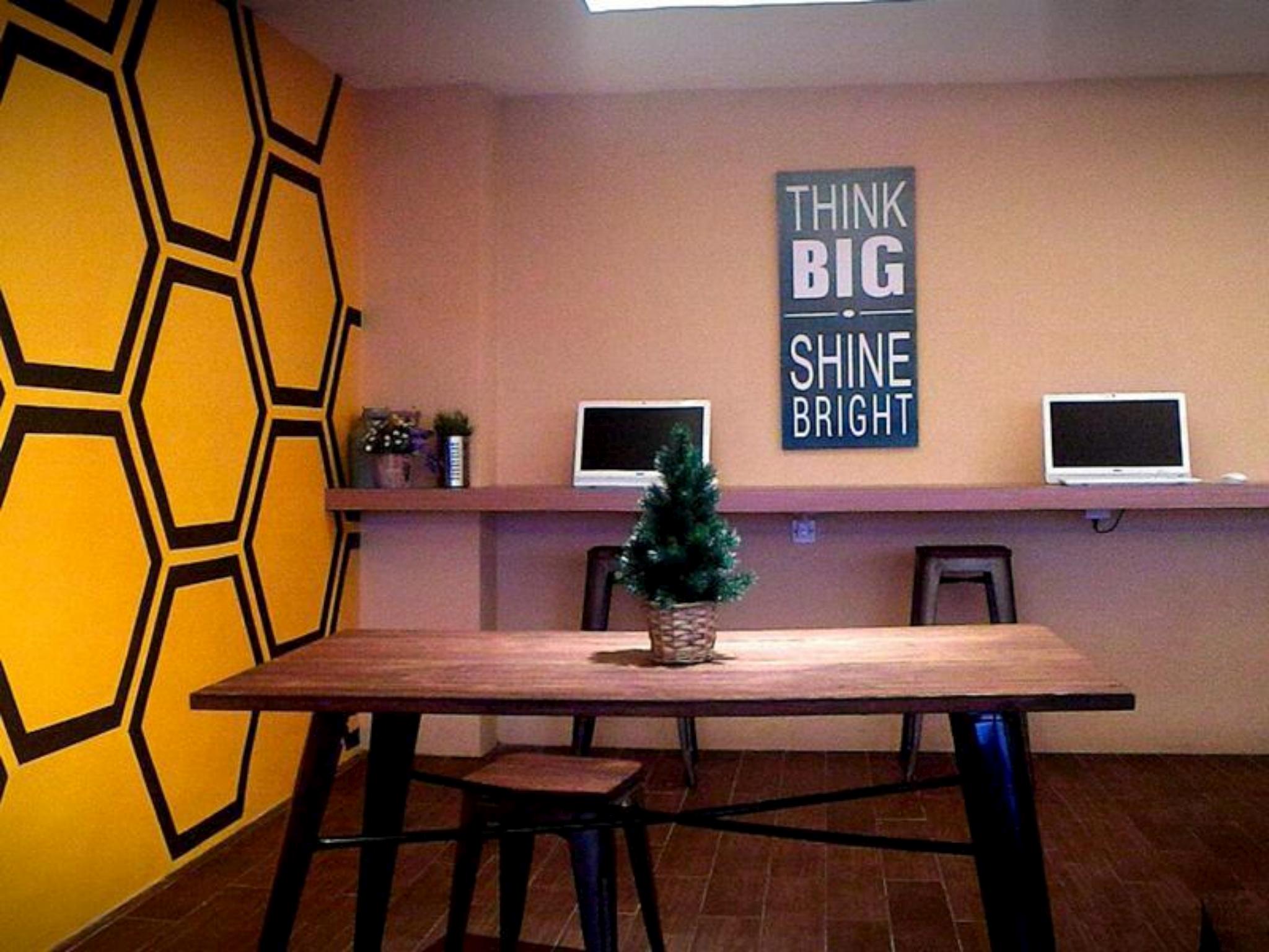 Yellow Bee Hotel – Tangerang