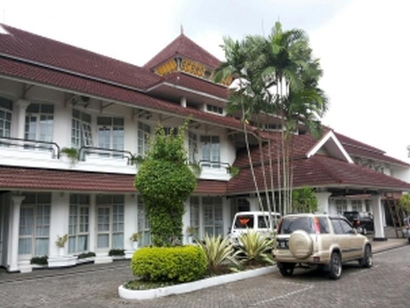 Crown Hotel