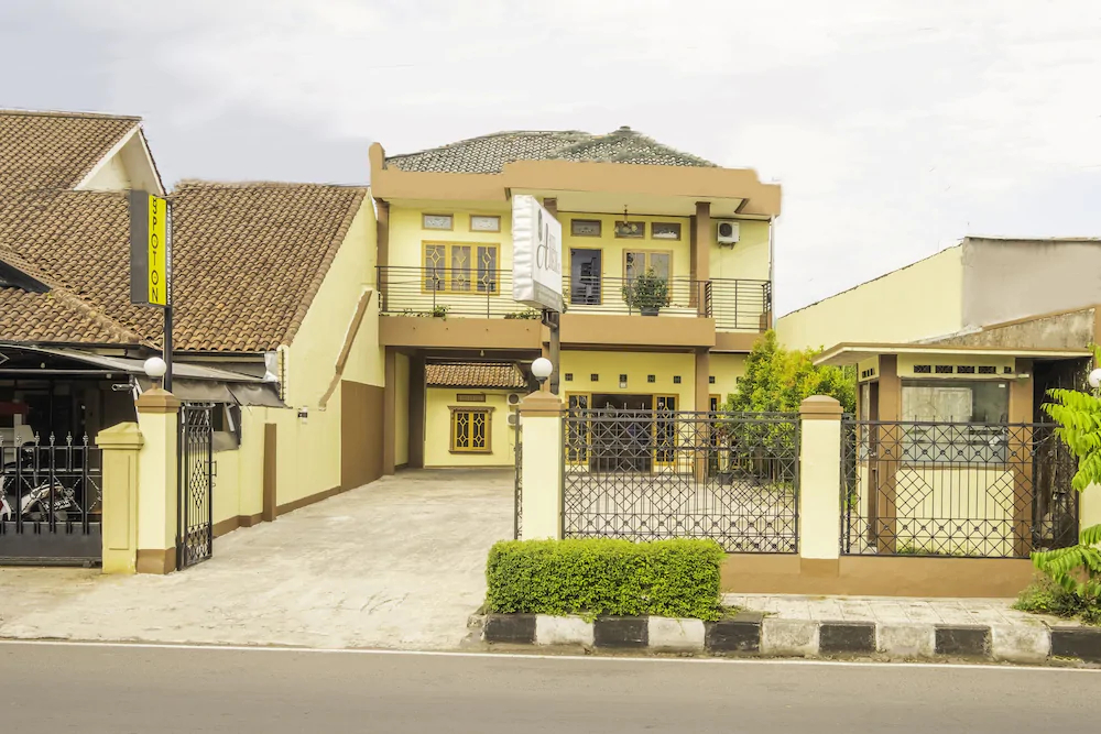 Hotel Aden 2 Syariah by OYO Rooms