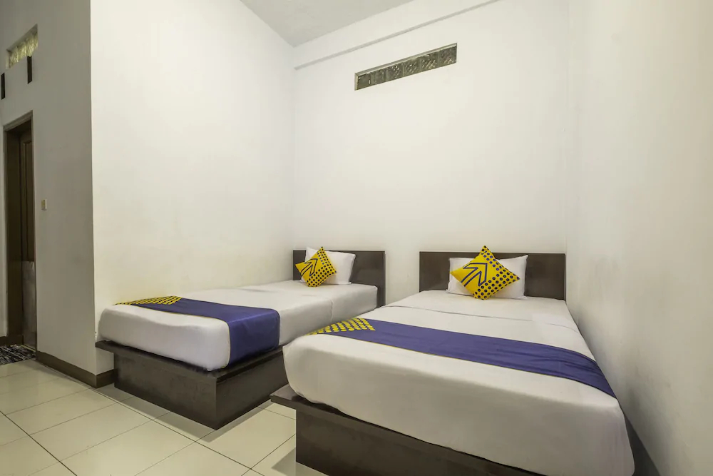 Hotel Aden 2 Syariah by OYO Rooms