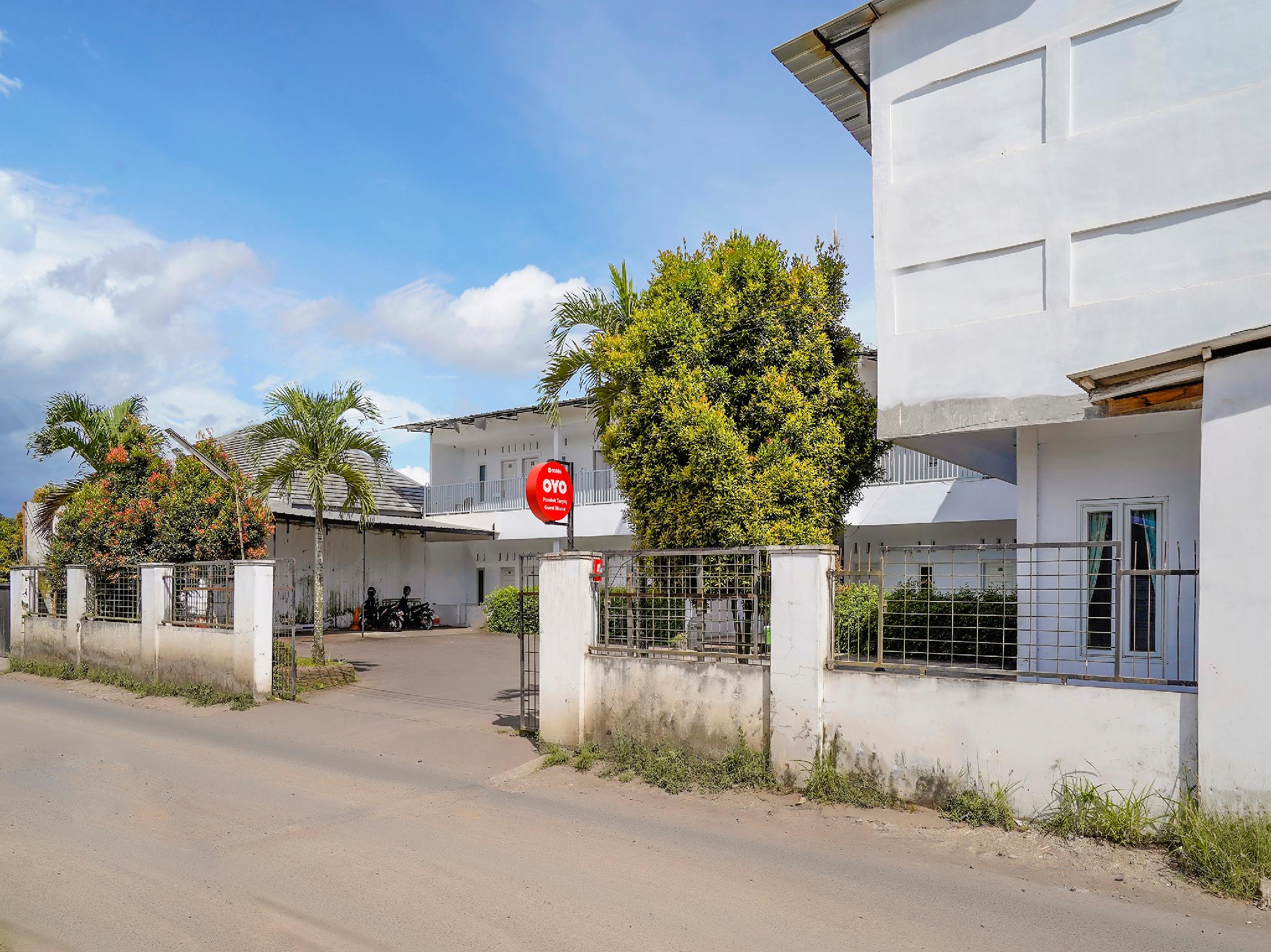 Pondok Tasyiq Guest House by OYO Rooms