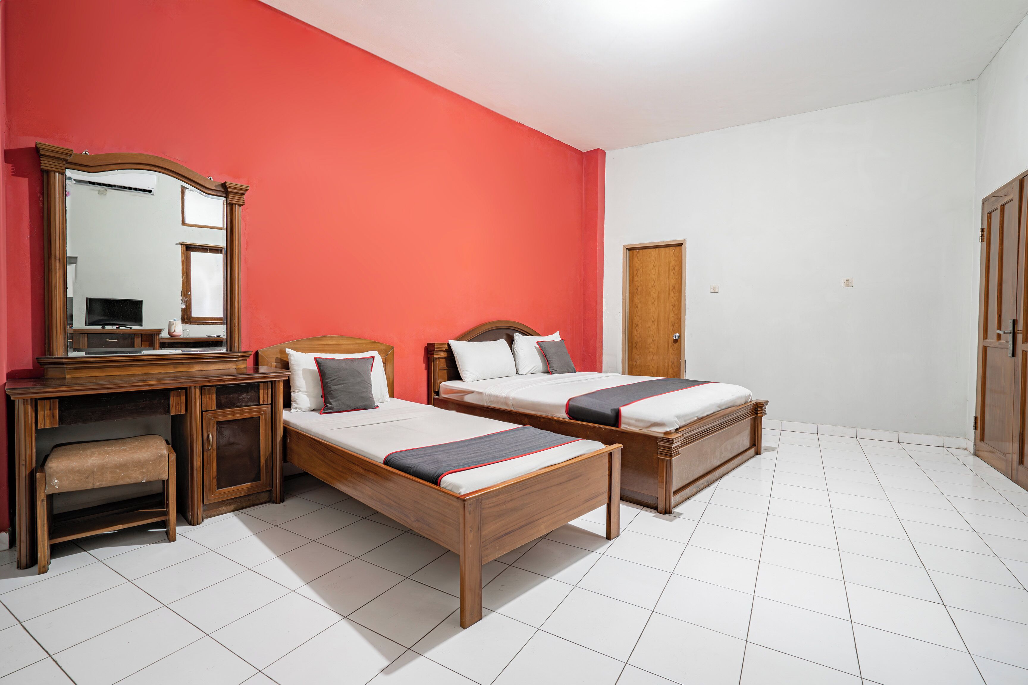 Super OYO Capital O 94108 Hotel Abad