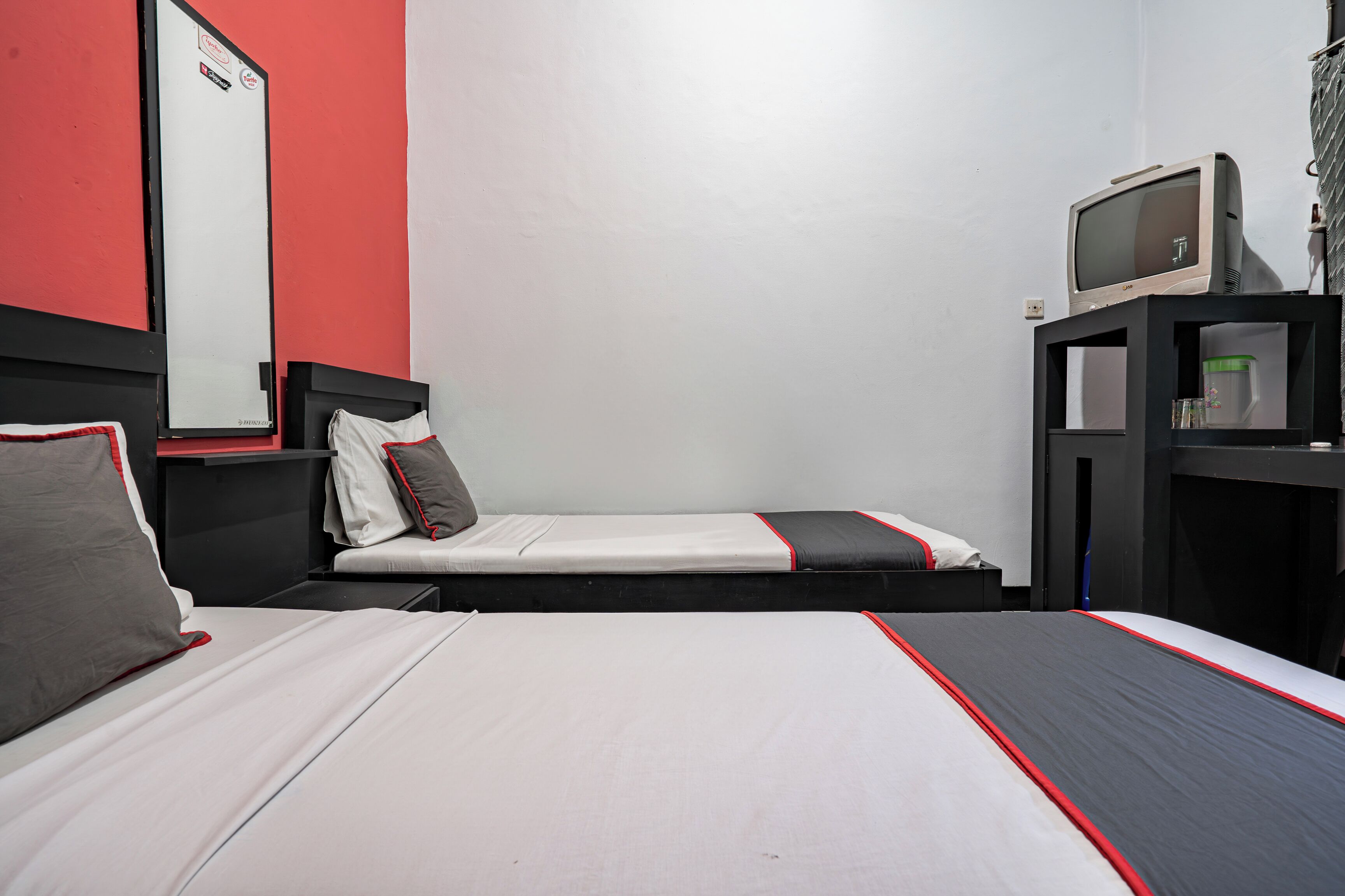 Super OYO Capital O 94108 Hotel Abad