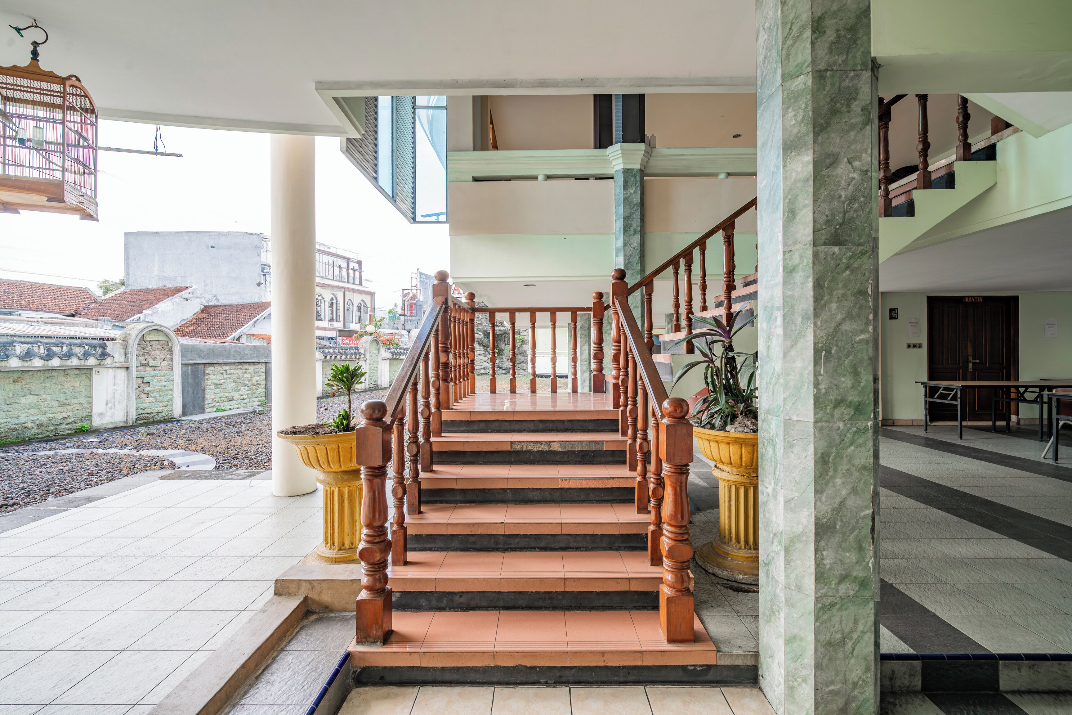 Super OYO Capital O 94108 Hotel Abad