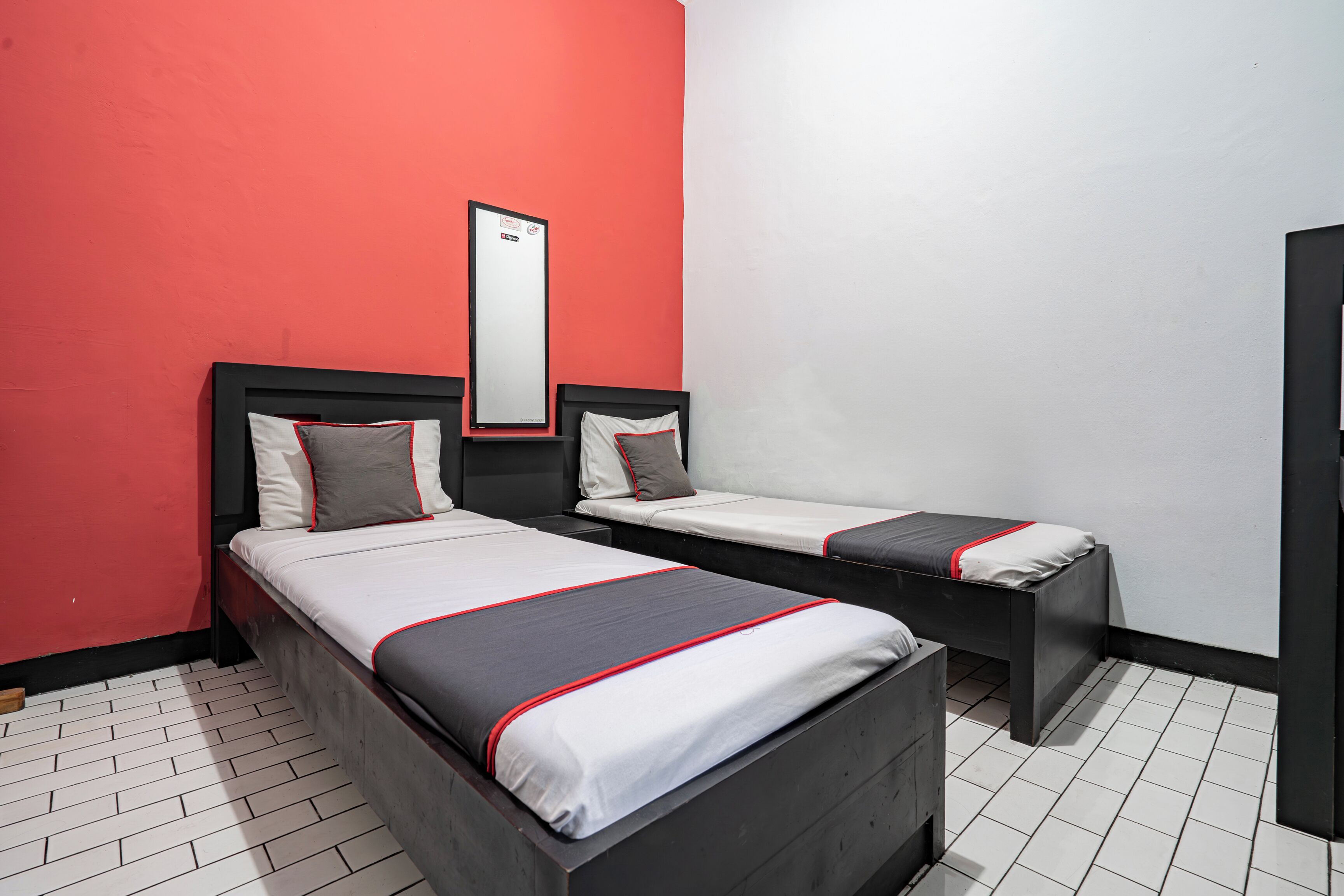 Super OYO Capital O 94108 Hotel Abad