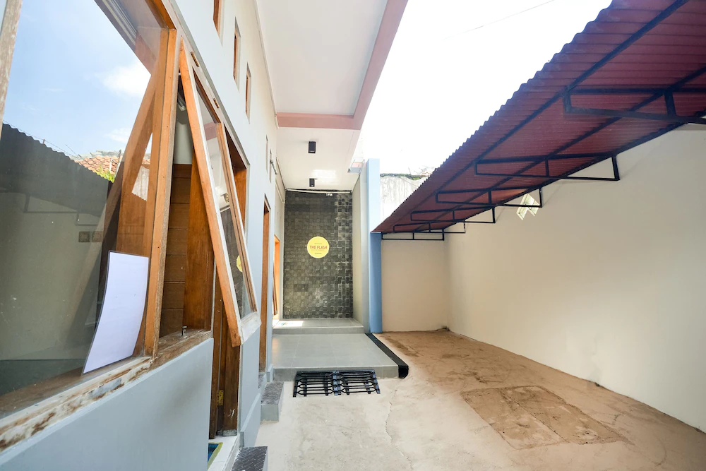 The Flash Residence by OYO Rooms