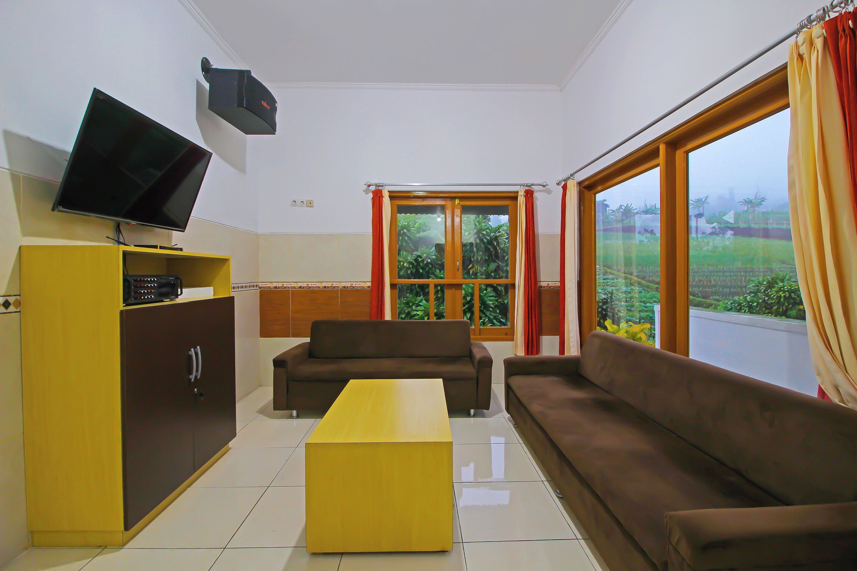 Harjuna Guest House by OYO