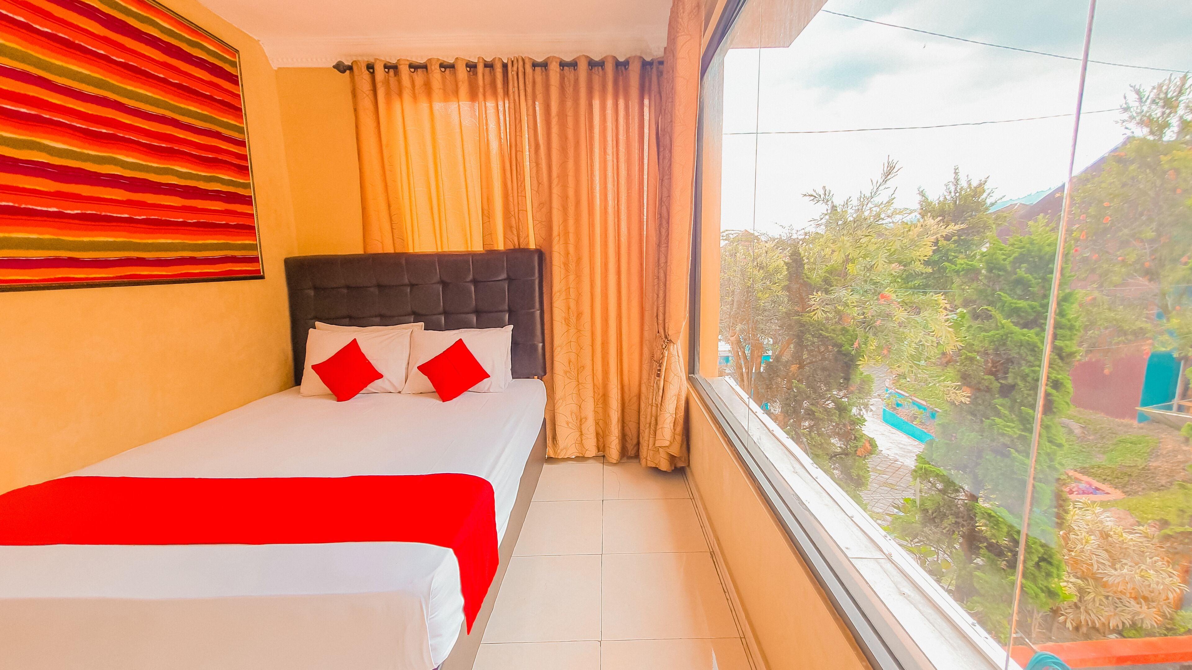 Red Chilies Hill Hotel