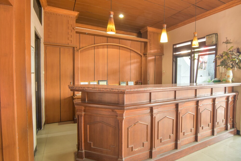 Hotel & Restaurant Basra