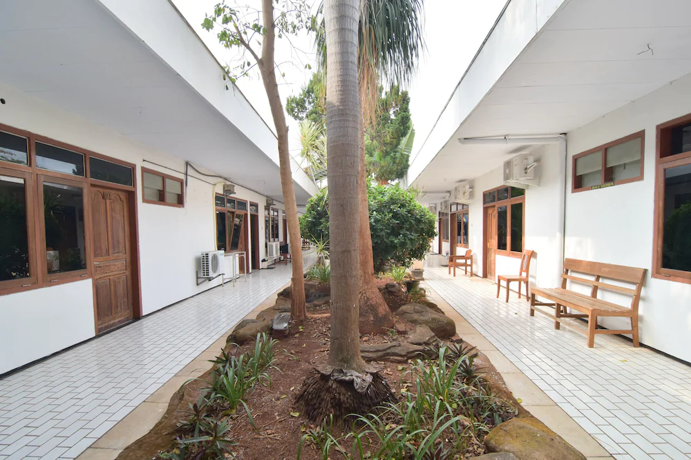 Hotel & Restaurant Basra