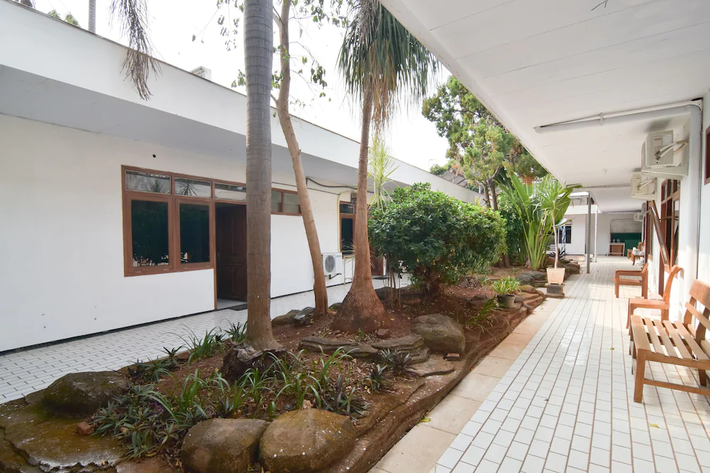 Hotel & Restaurant Basra