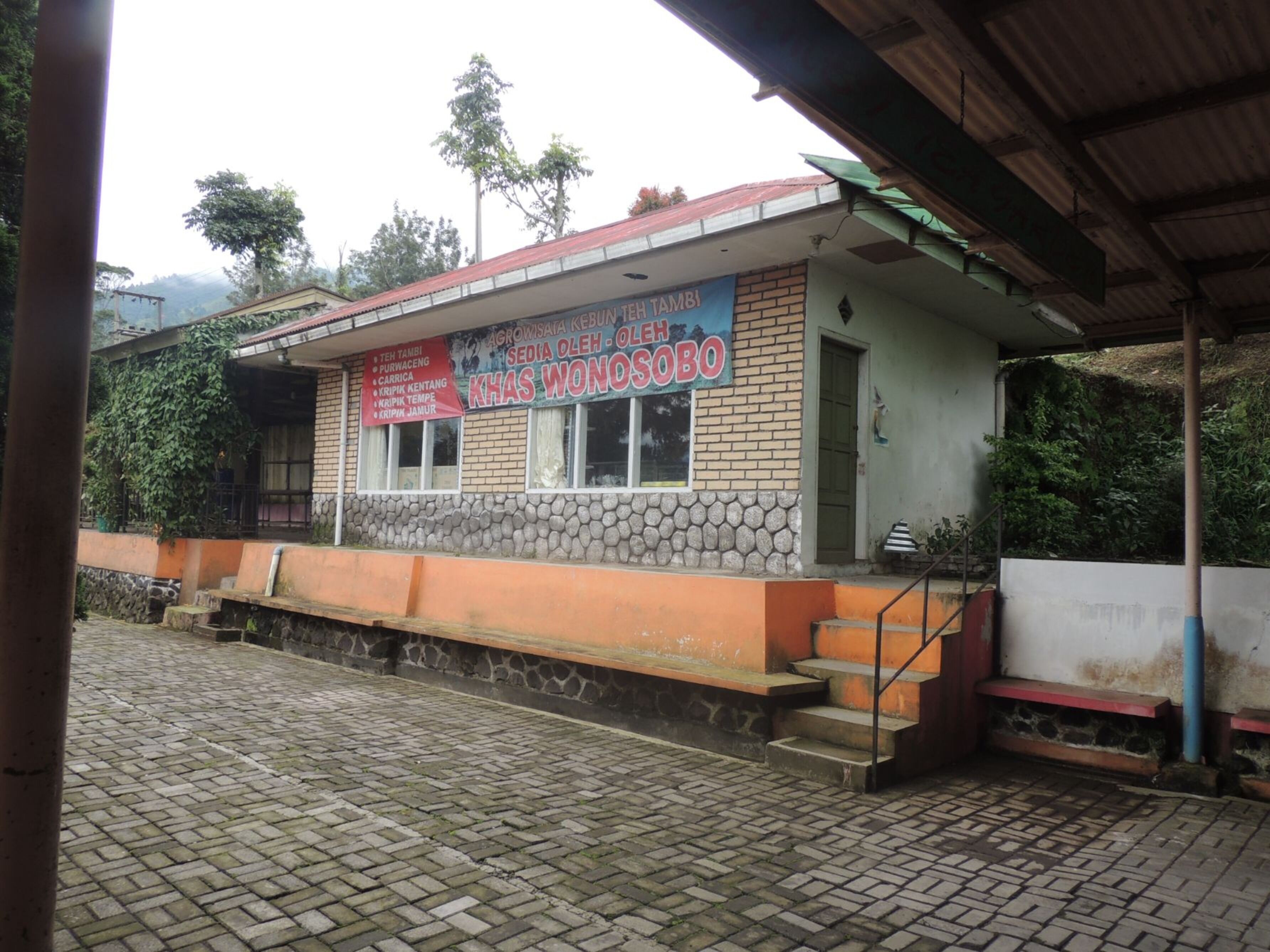 Resort Agrowisata Perkebunan Tambi