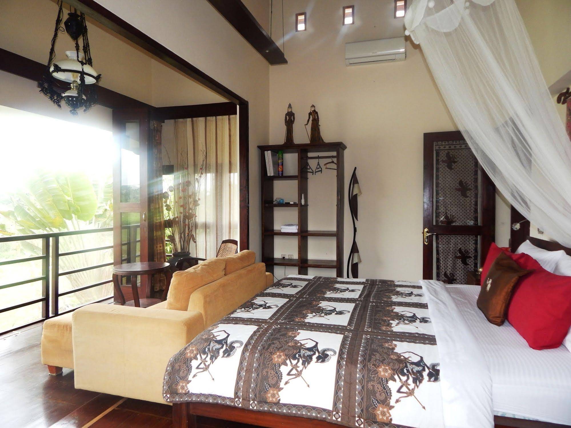 Alamanda Villa's Rooms & Adventure