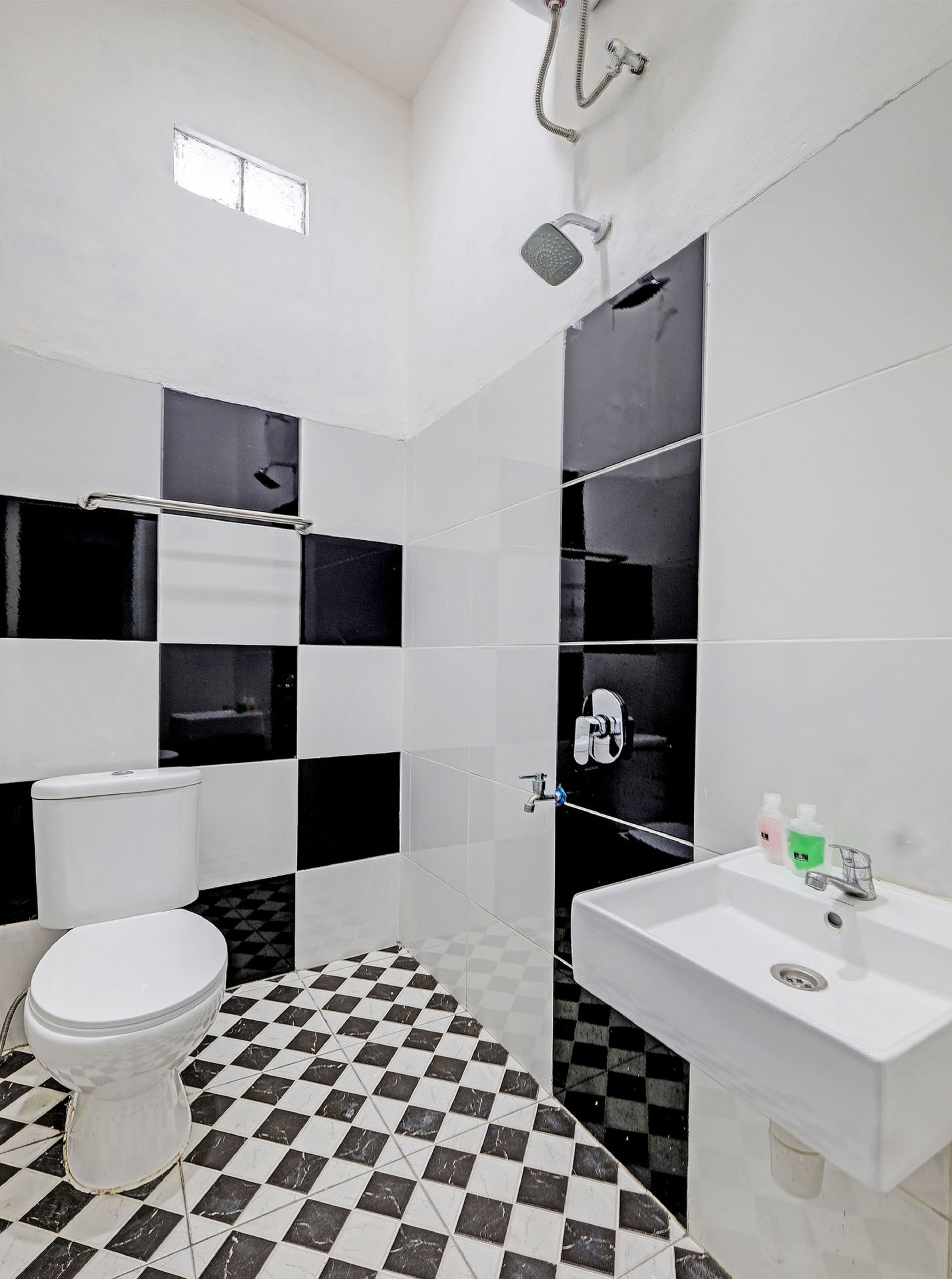 Capital O 92963 Global House Syariah