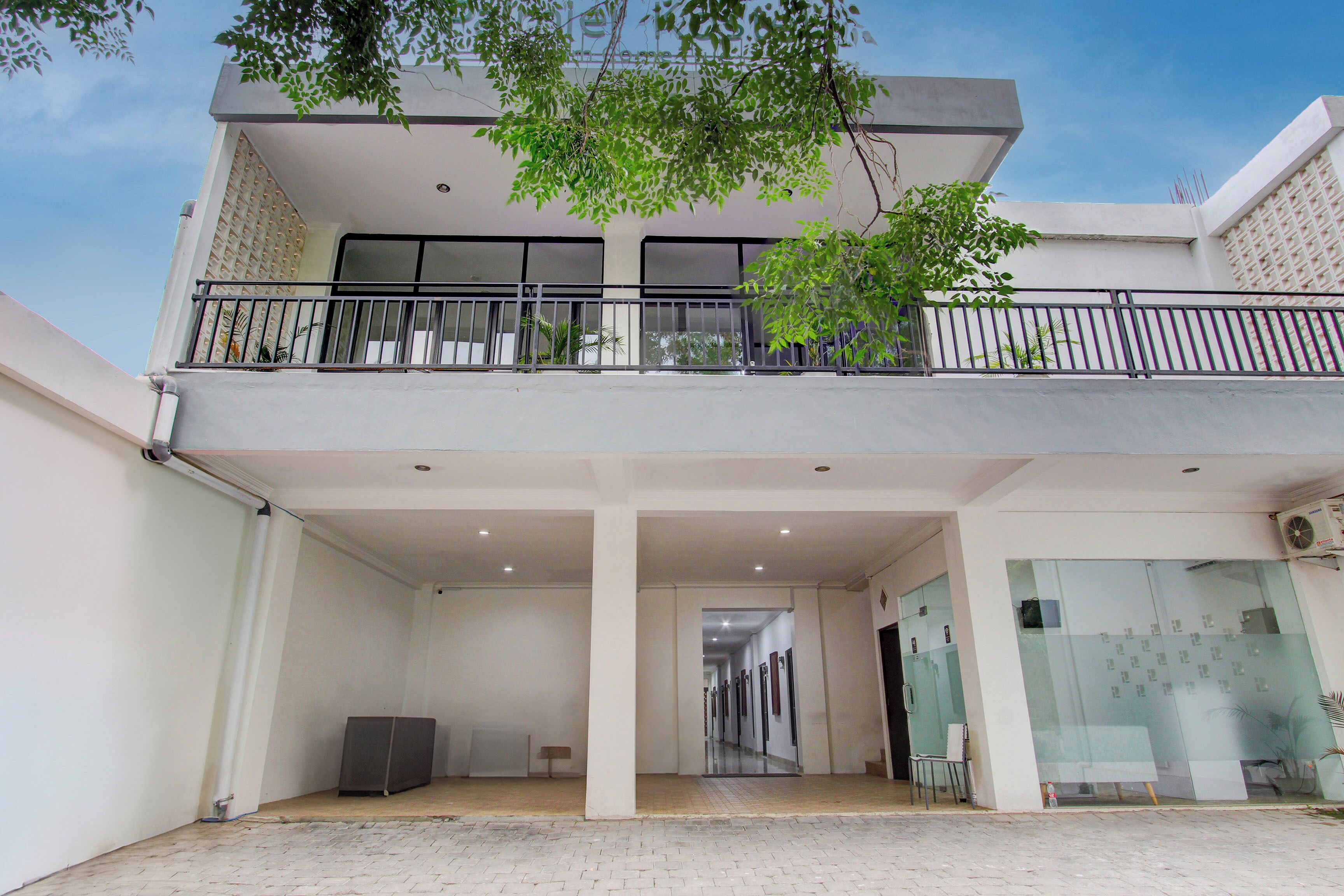 Capital O 93266 Palmier Hotel