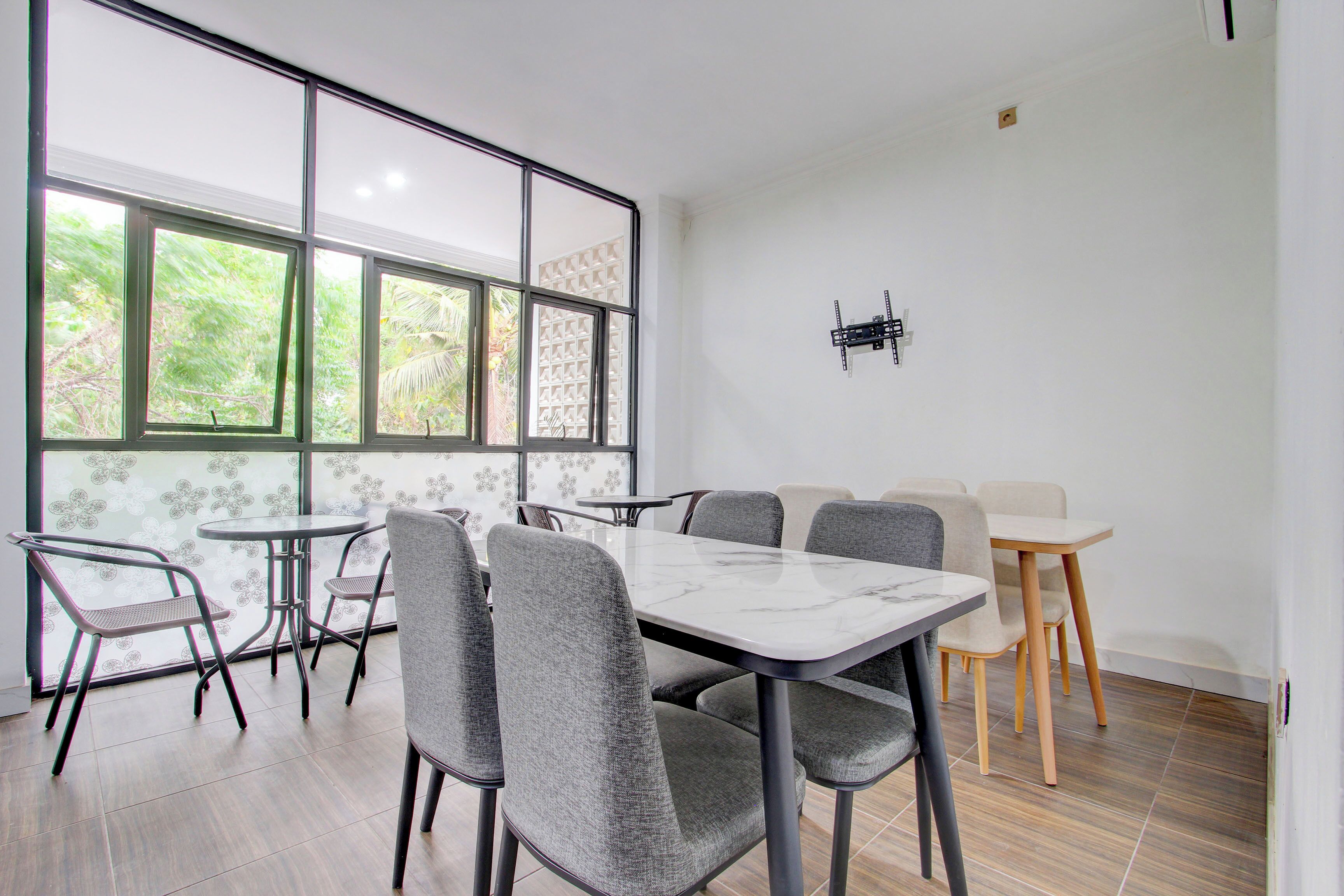 Capital O 93266 Palmier Hotel