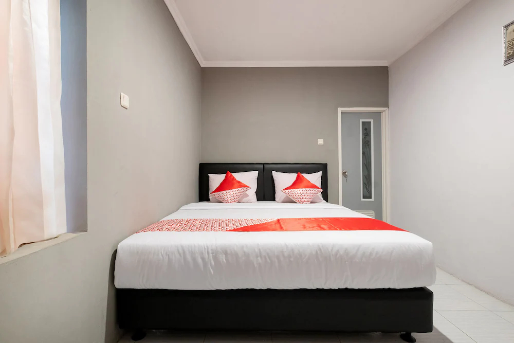 Crown Residence by OYO Rooms