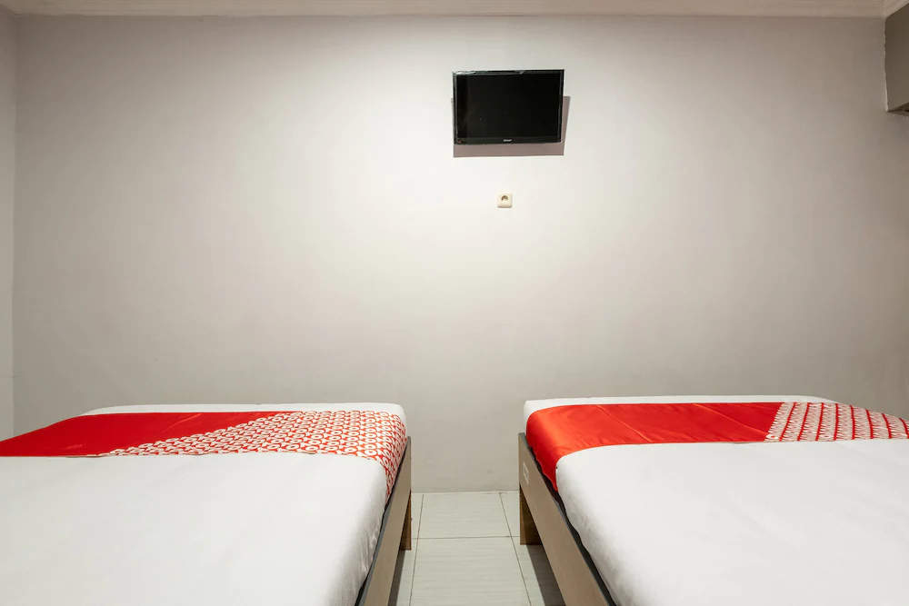 Crown Residence by OYO Rooms