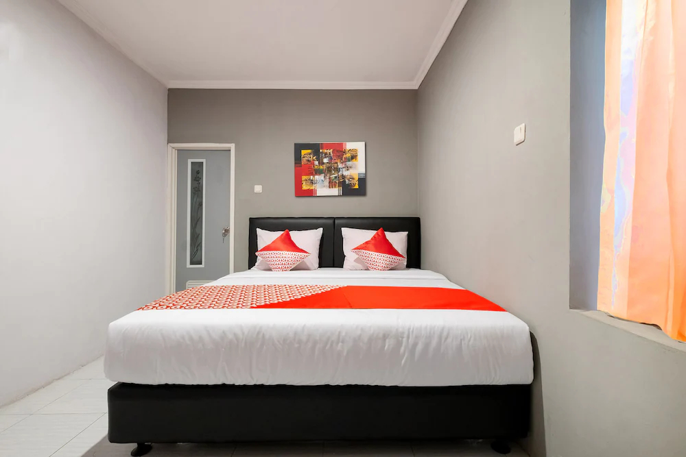 Crown Residence by OYO Rooms